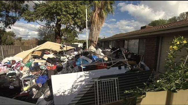 Adelaide neighbour hoarding feud blows up as council issues June deadline for clean up