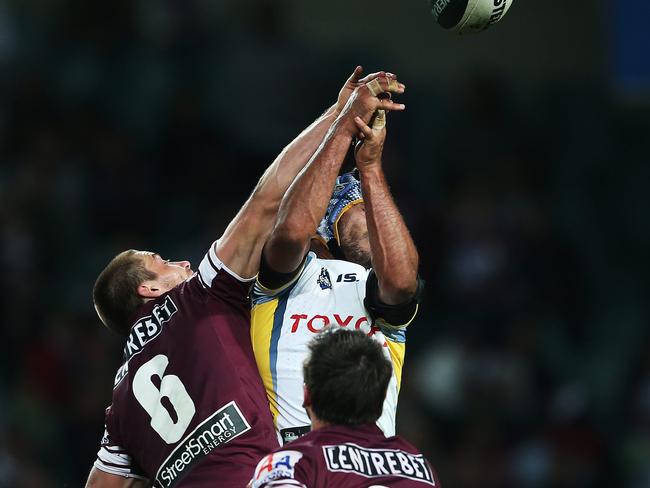 Kieran Foran and Johnathan Thurston contest a ball, resulting in a controversial try to Manly.