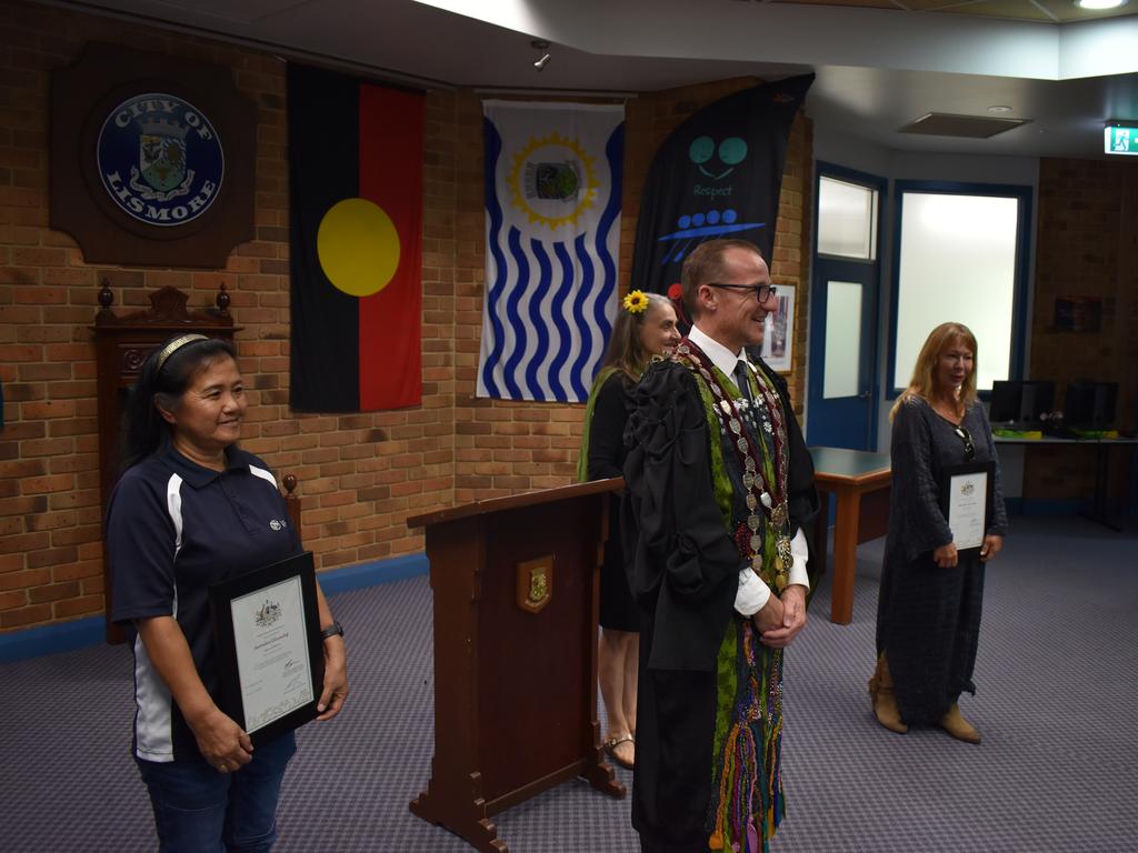 Malivan Powley, Kristina Brodie and Maria Foss with mayor Isaac Smith after receiving their citizenship