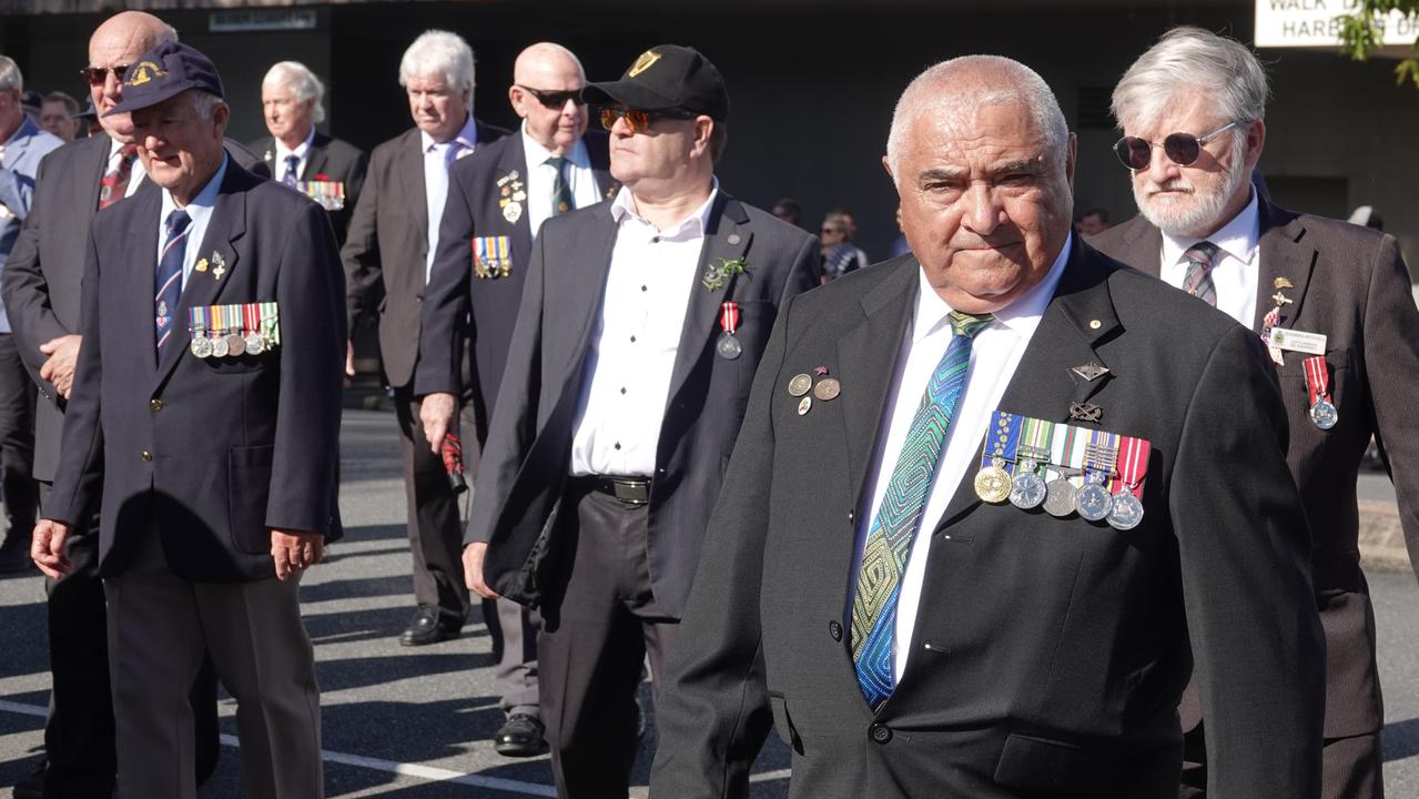 Anzac Day, Coffs Harbour: Thousands salute Veterans at march | Daily ...