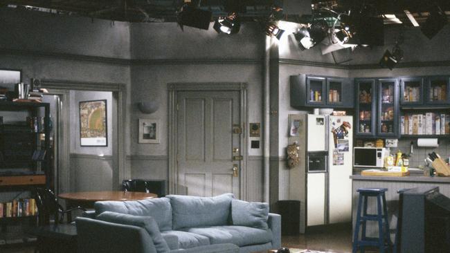 seinfeld-everybody-loves-raymond-full-house-90s-tv-show-sets-the