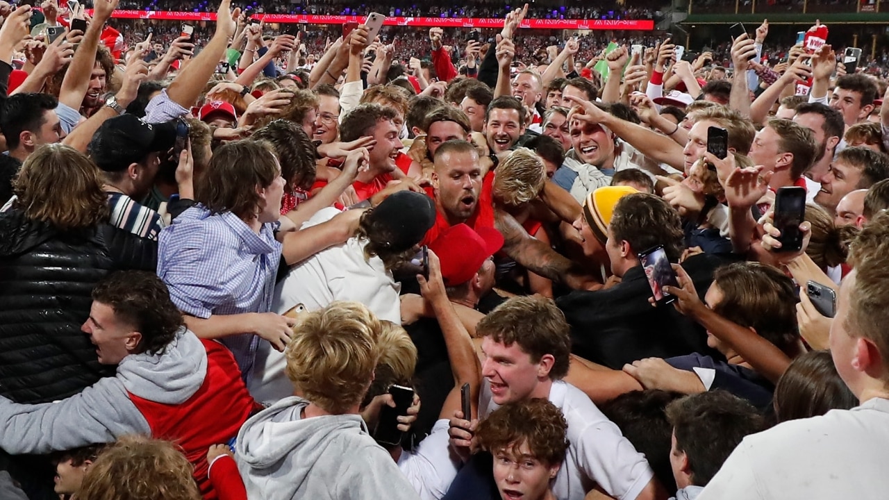 Phenomenal Scenes As Thousands Of Swans Fans Storm The SCG To Celebrate ...