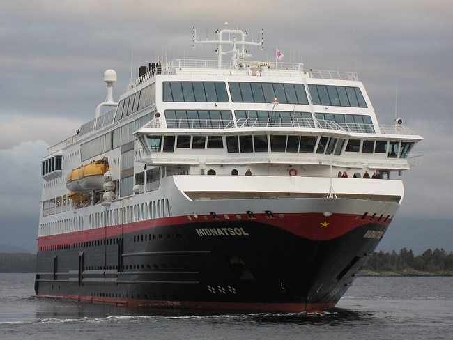 The cruise ship Maud, en route to England, lost its ability to navigate after its electricity went out.