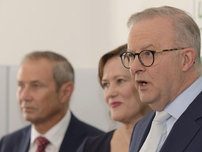 PERTH, AUSTRALIA. NewsWire Photos. 9 JANUARY 2025 Prime Minister Anthony Albanese meets Premier Roger cook at the Midland  Urgent Care Centre Midland. and holds a press conference. Picture: NewsWire/ Sharon Smith