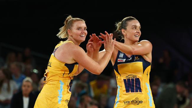 Steph Fretwell of the Lightning (L) and Liz Watson. Picture: Graham Denholm/Getty Images.