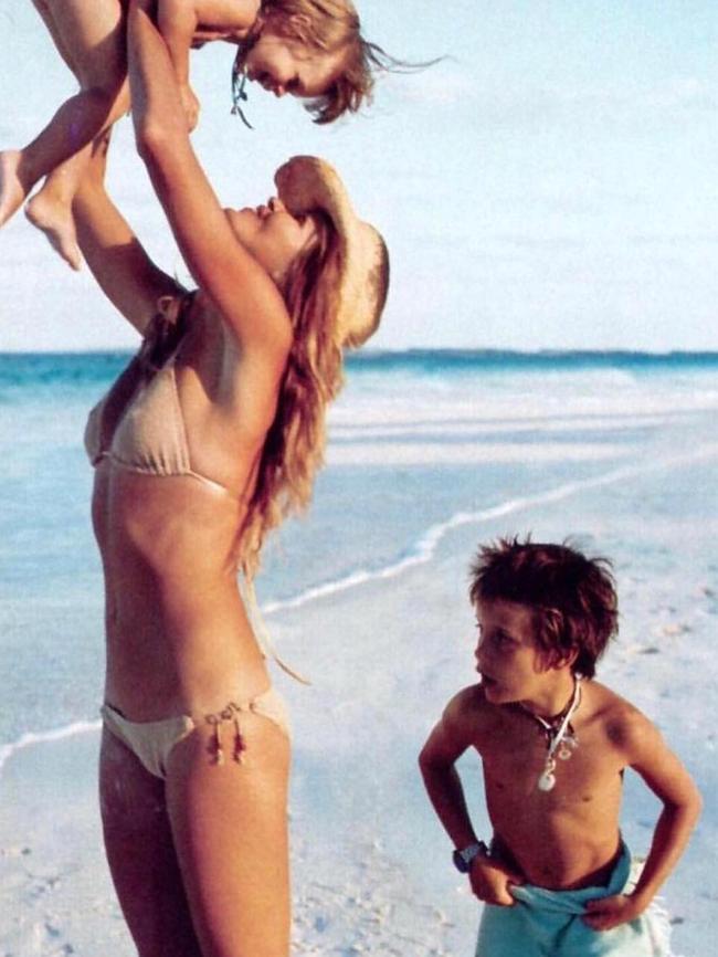 Elle Macpherson with her sons as young boys, Cy and Flynn. Instagram: @ellemacphersonofficial