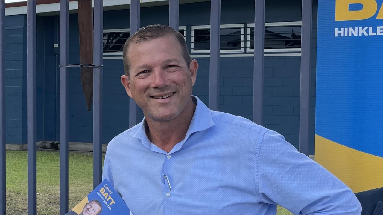 However the existence of the LNP as a political party in Queensland, but not federally, put Hinkler LNP David Batt the position of sitting “in the Nationals Party room but remain(ing) a member of the Queensland LNP team”.