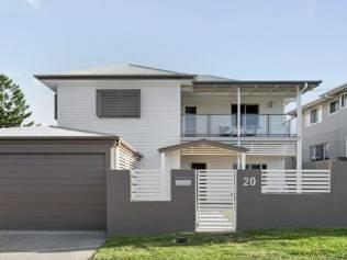 WATCH LIVE! $100k above reserve: Home sells for $1.411m under the hammer