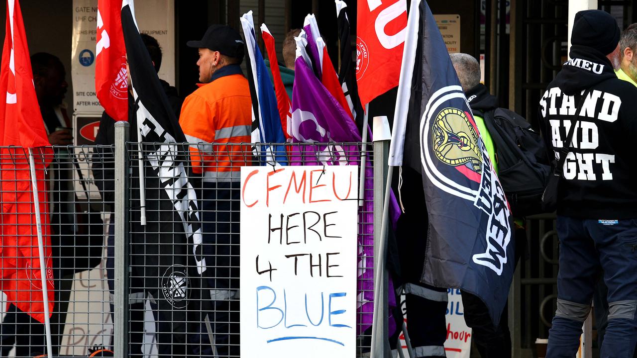 CFMEU members pictured blocking Cross River Rail workers from entering the Roma Street station worksite. Brisbane Tuesday 16th July 2024 Picture David Clark