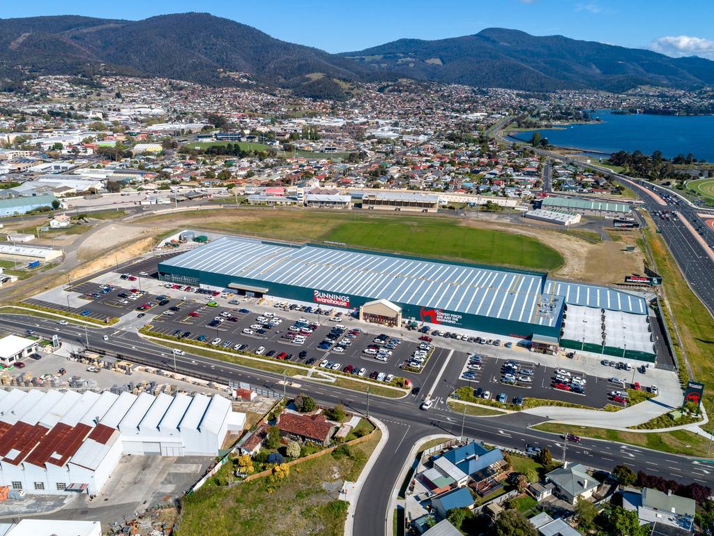 Bunnings Warehouse site sold at auction for more than $14 million.