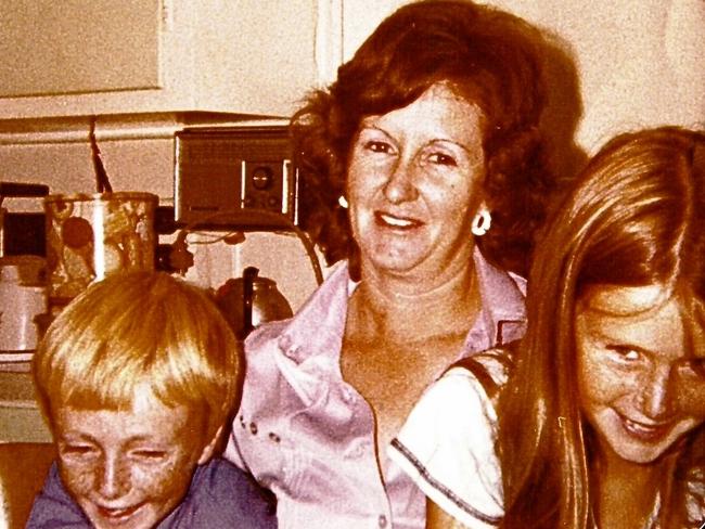 Tricia (right) with her mum Carol Saxton and brother Mark Knowles in 1979.