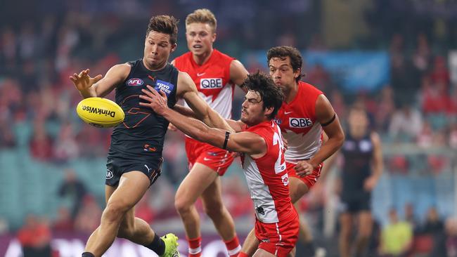 SYDNEY, AUSTRALIA – APRIL 17: Toby Greene of the Giants kicks at goal during the round five AFL match between the Sydney Swans and the Greater Western Sydney Giants at Sydney Cricket Ground on April 17, 2021 in Sydney, Australia. (Photo by Mark Kolbe/AFL Photos/Getty Images)