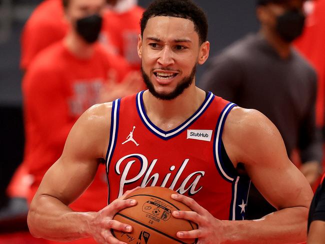 TAMPA, FLORIDA - FEBRUARY 21: Ben Simmons #25 of the Philadelphia 76ers reacts to a play during a game against the Toronto Raptors at Amalie Arena on February 21, 2021 in Tampa, Florida. (Photo by Mike Ehrmann/Getty Images) NOTE TO USER: User expressly acknowledges and agrees that, by downloading and or using this photograph, User is consenting to the terms and conditions of the Getty Images License Agreement.