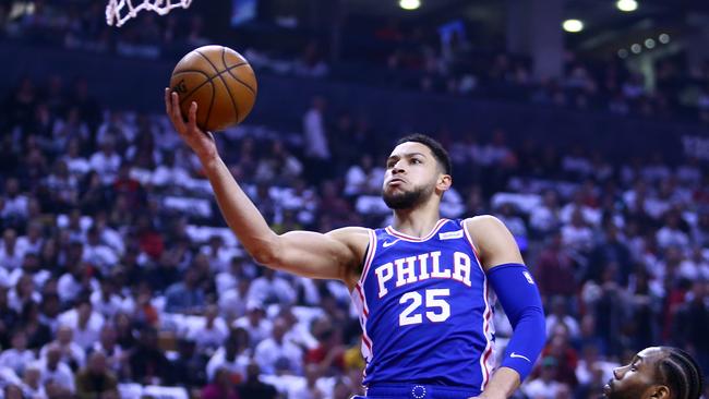 TORONTO, ON — APRIL 27: Ben Simmons #25 of the Philadelphia 76ers shoots the ball as Kawhi Leonard #2 of the Toronto Raptors defends during Game One of the second round of the 2019 NBA Playoffs at Scotiabank Arena on April 27, 2019 in Toronto, Canada. NOTE TO USER: User expressly acknowledges and agrees that, by downloading and or using this photograph, User is consenting to the terms and conditions of the Getty Images License Agreement. Vaughn Ridley/Getty Images/AFP == FOR NEWSPAPERS, INTERNET, TELCOS &amp; TELEVISION USE ONLY ==