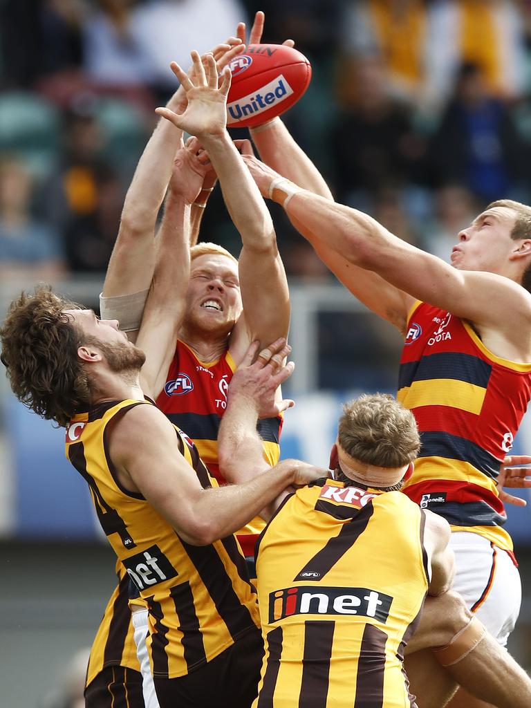 Elliott Himmelberg of the Crows (L) and Riley Thilthorpe fly for a mark.