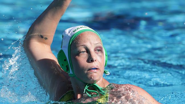 Barracudas player Kate Gynther prepares to pass. Photographer: Liam Kidston.