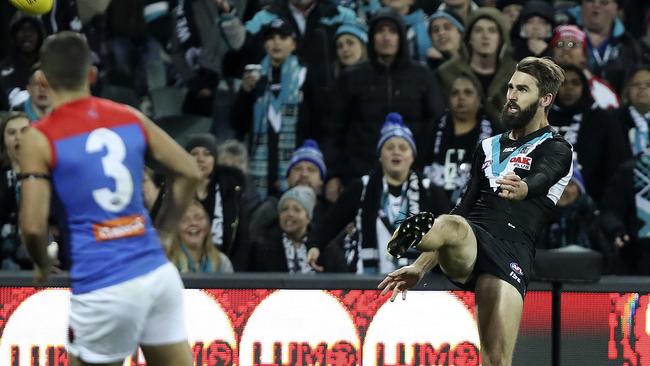 Justin Westhoff kicks for goal in the fourth quarter. Picture: Sarah Reed.