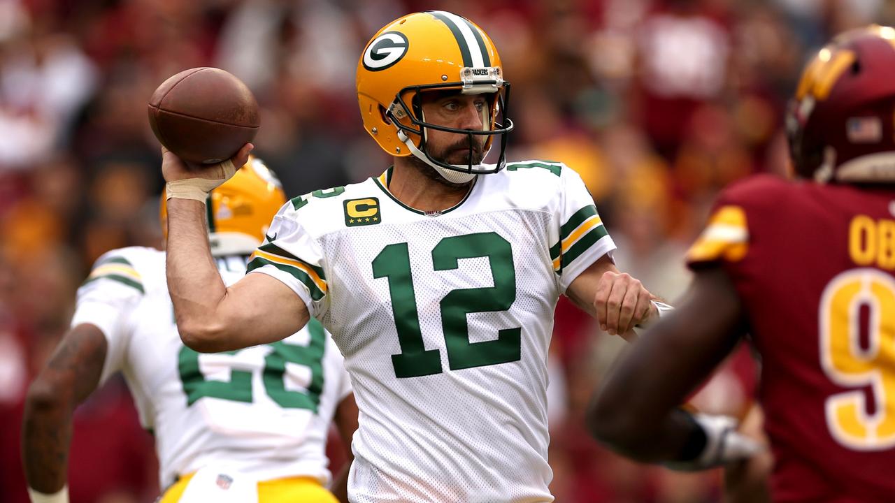 Tom Brady, Bucs defense lay waste to hot start by Aaron Rodgers, Packers