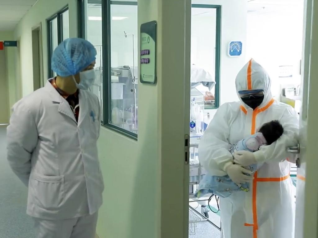 The moment baby Xiaoxiao is removed from quarantine after recovering from coronavirus. Picture: Wuhan Children's Hospital/Asiawire/australscope