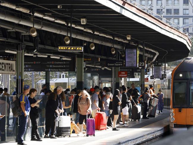 SYDNEY, AUSTRALIA - NewsWire Photos FEBRUARY 15, 2025: People pictured waiting for a train at Central Station.Picture: NewsWire / Damian Shaw