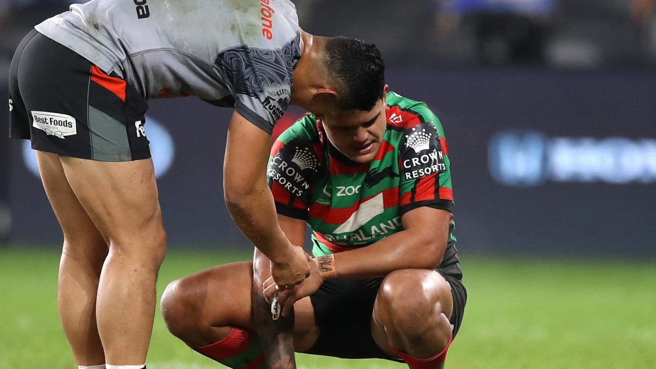 Roger Tuivasa-Sheck of the Warriors consoles Latrell Mitchell of the Rabbitohs.