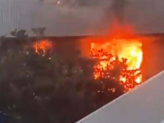 Fire at Bondi Beach public School.  Kaylene Langford, @krlangford,  · 18m, Bondi Primary School right now @abcnews @9NewsSyd @7NewsSydney