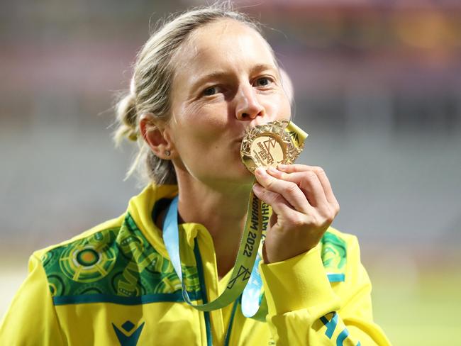 BIRMINGHAM, ENGLAND - AUGUST 07: Meg Lanning of Team Australia celebrates after being presented with the Gold Medal following the Cricket T20 - Gold Medal match between Team Australia and Team India on day ten of the Birmingham 2022 Commonwealth Games at Edgbaston on August 07, 2022 on the Birmingham, England.  (Photo by Ryan Pierse/Getty Images)