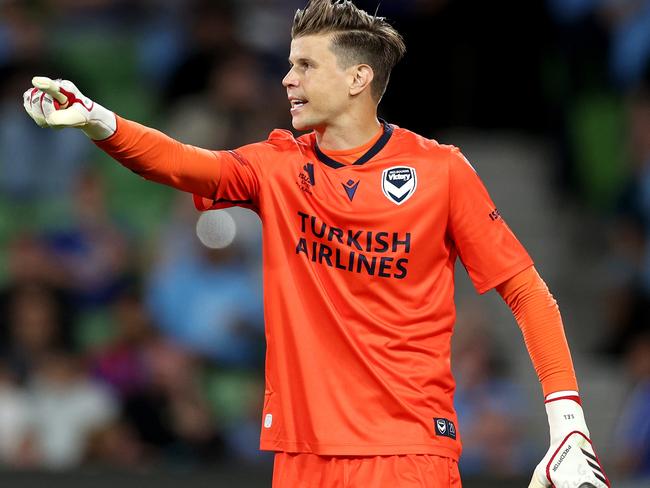 MELBOURNE, AUSTRALIA - JANUARY 24: Mitchell Langerak of Melbourne Victory gives instructions  during the round 16 A-League Men match between Melbourne Victory and Sydney FC at AAMI Park, on January 24, 2025, in Melbourne, Australia. (Photo by Jonathan DiMaggio/Getty Images)