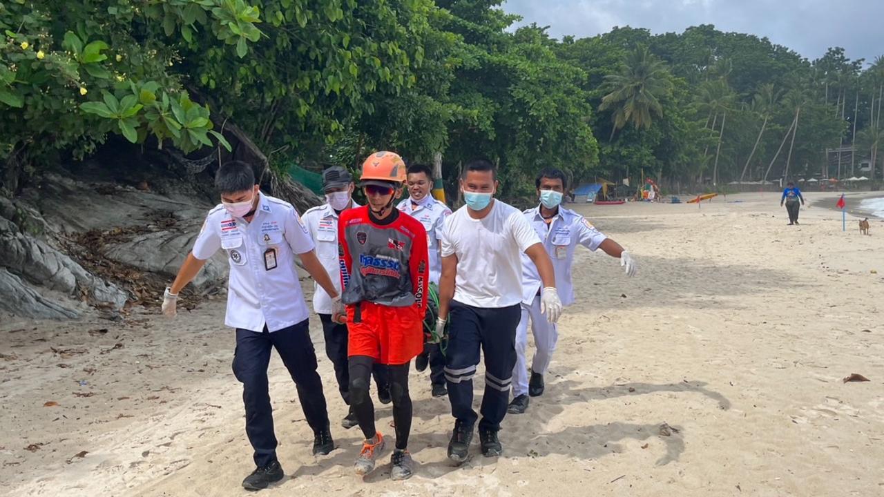 Rescuers retrieved Mr Heathcote’s body from the sea. Picture: Asia Pacific Press