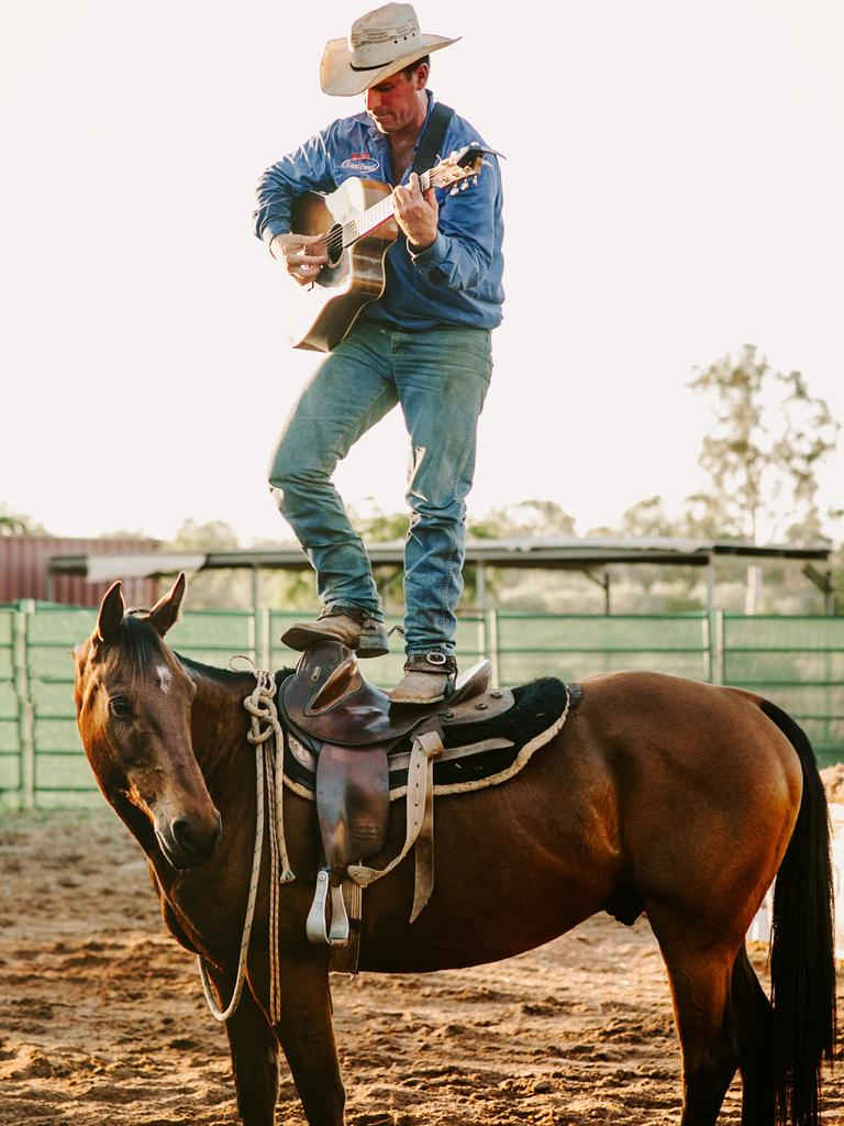 Country music singer-songwriter Tom Curtain's 'We're Still Here tour will feature horse and working dog demonstrations. Photo: Edwina Robertson Photography