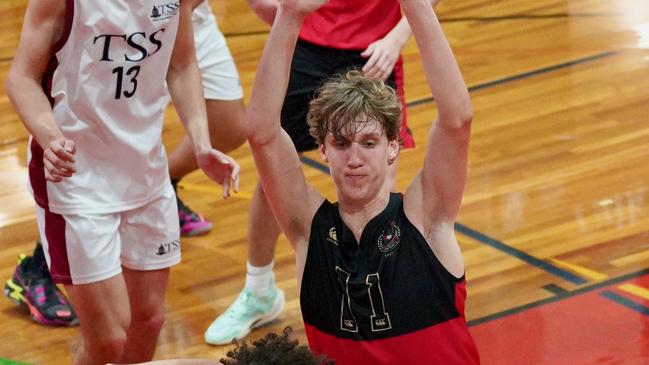 GPS Basketball action: Corey Laffan defending Jaylen Pitman. Picture courtesy of Heidi Brinsmead.