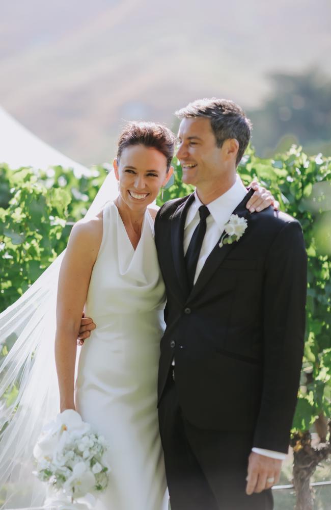 Jacinda Ardern wedding pics: NZ ex-PM’s dress, secret nuptials | Daily ...