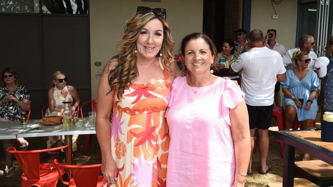 Jaime Lake and Suz Langborne at Moama Bowling Club Echuca Cup. Picture: David Smith