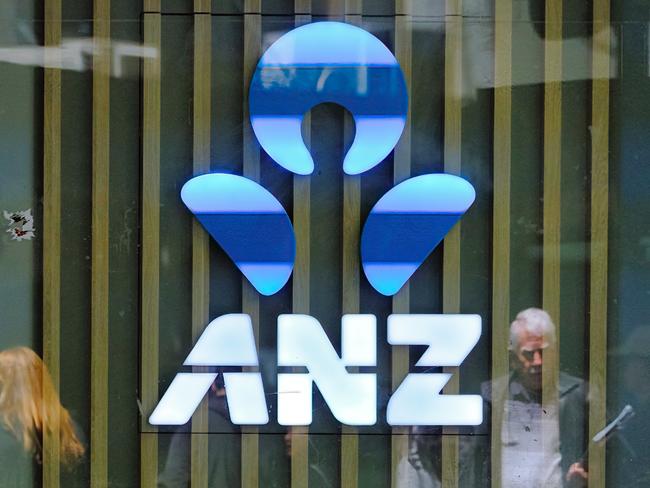 MELBOURNE AUSTRALIA - NewsWire Photos OCTOBER 29, 2024: Photo of people at a the ANZ  Bank.Picture: NewsWire / Luis Enrique Ascui