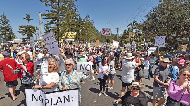 B-Line extension protesters at Barrenjoey Rd at Newport on October 22. Picture: AAP IMAGE / Troy Snook