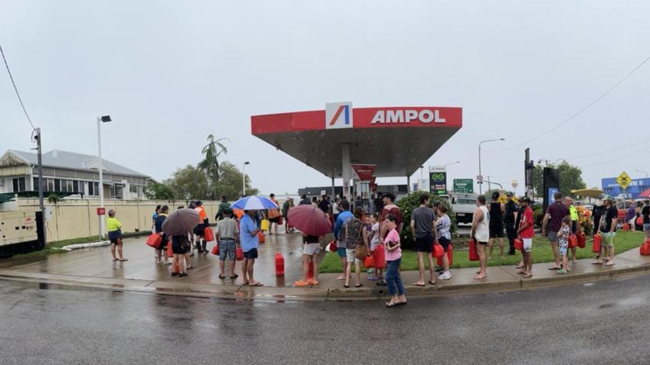 The huge line-up for fuel on Tuesday, February 4 in Ingham after massive flooding which has cut power and telecommunications. Photo: Cameron Bates.