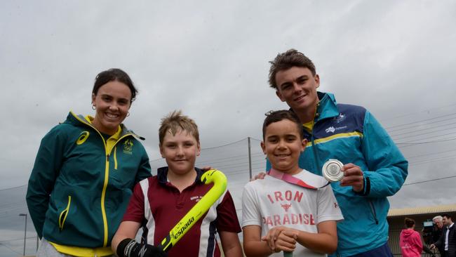 Fitzpatrick and Howard at a hockey training clinic in Toowoomba. Photo: Sean Teuma