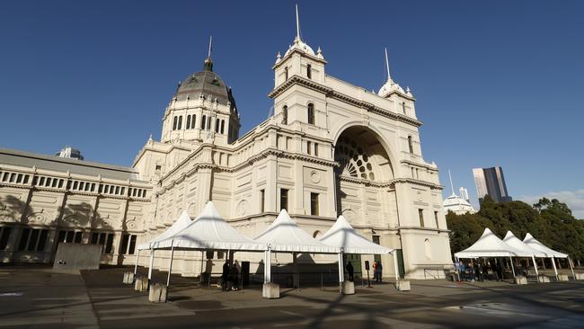 Marquees set up outside the Royal Exhibition Building jab hub. Picture: Darrian Traynor/Getty Images