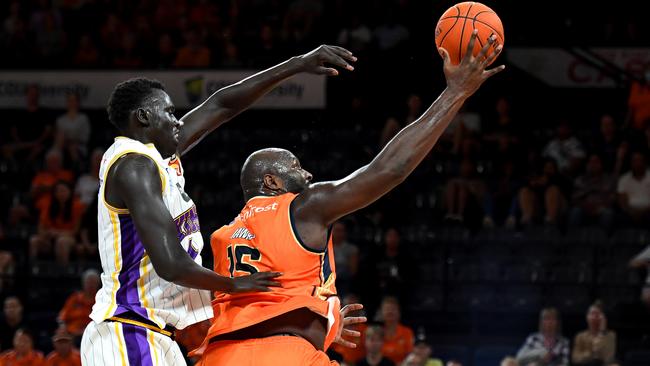 Nathan Jawai of the Taipans wins the ball against Makur Maker of the Kings. (Photo by Albert Perez/Getty Images)