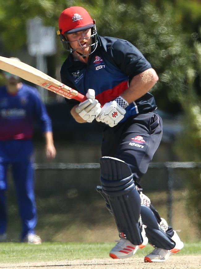 Travis Dean in action for Footscray.