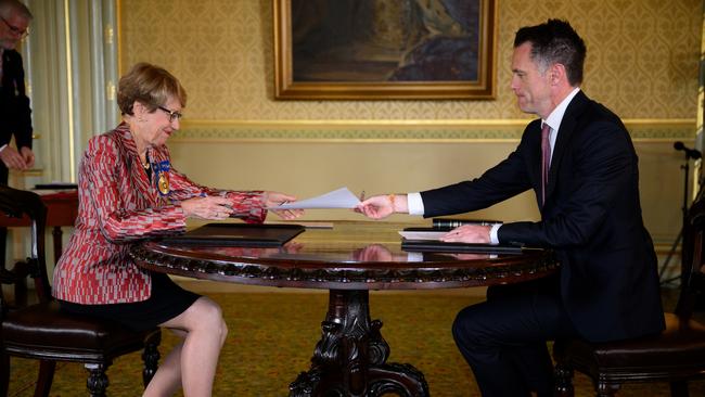 Premier Chris Minns is officially sworn in by NSW Governor Margaret Beazley at Government House in Sydney. (AAP Image/Dan Himbrechts) NO ARCHIVING