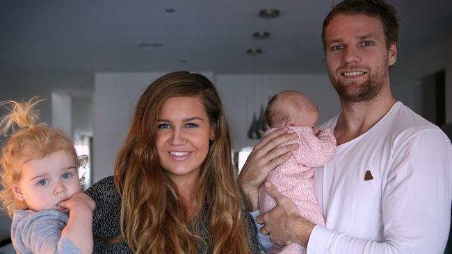 Jake Stringer with former partner Abby Gilmore and daughters Milla and Arlo in 2016. Picture: Wayne Ludbey