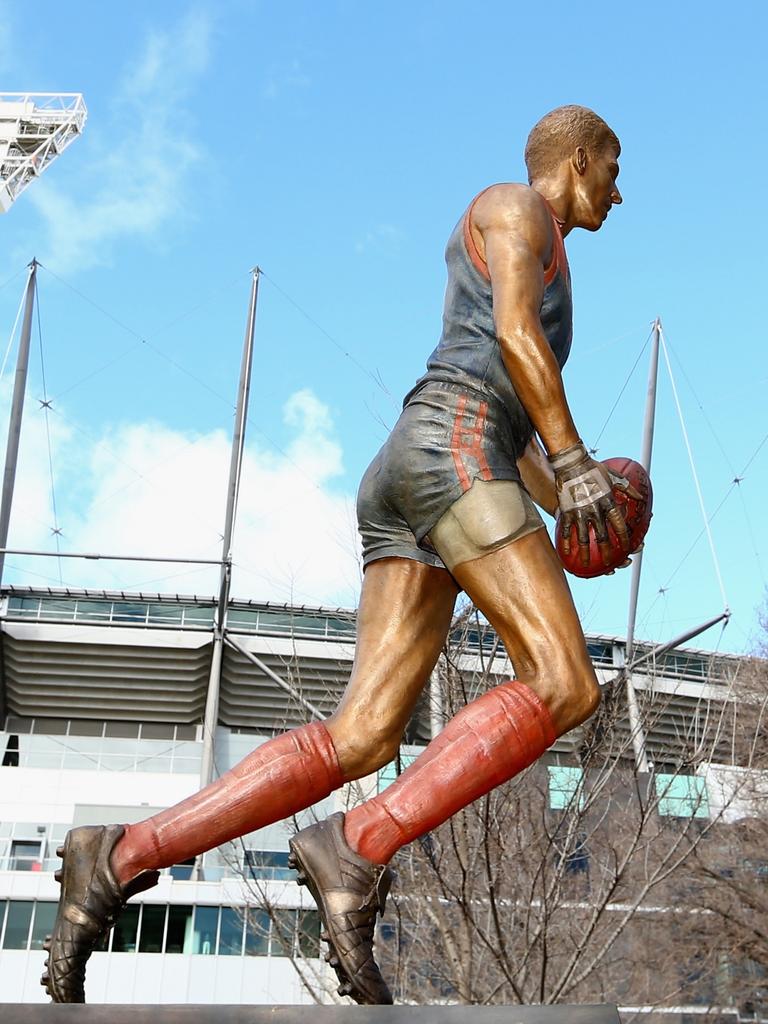 The Jim Stynes statue outside the MCG.