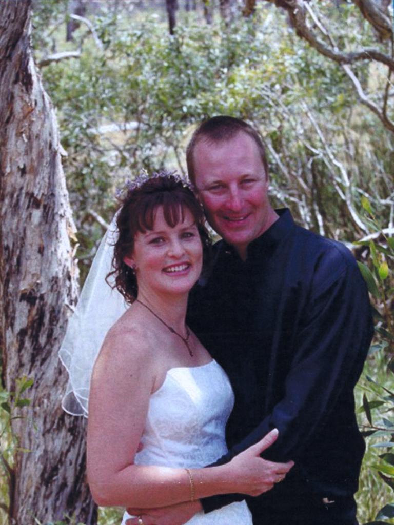 Craig Walker and Katrina Sealey were married in Hervey Bay on December 28, 2003.