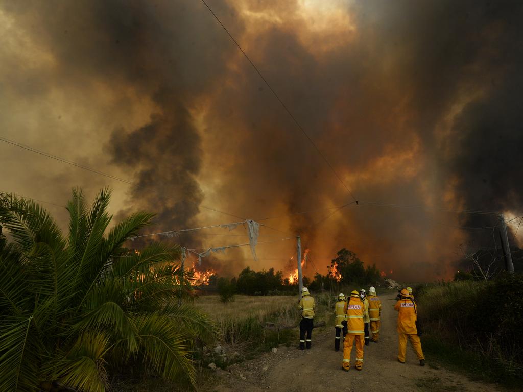 Fires approaches the property of the Bilpin Fruit Bowl. Picture: Jeremy Piper