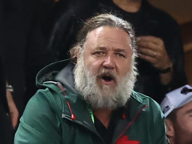 SYDNEY, AUSTRALIA - MARCH 26:  Actors Chris Hemsworth, Jeff Goldblum and Russell Crowe watch the round three NRL match between the South Sydney Rabbitohs and the Sydney Roosters at Stadium Australia on March 26, 2021, in Sydney, Australia. (Photo by Cameron Spencer/Getty Images)