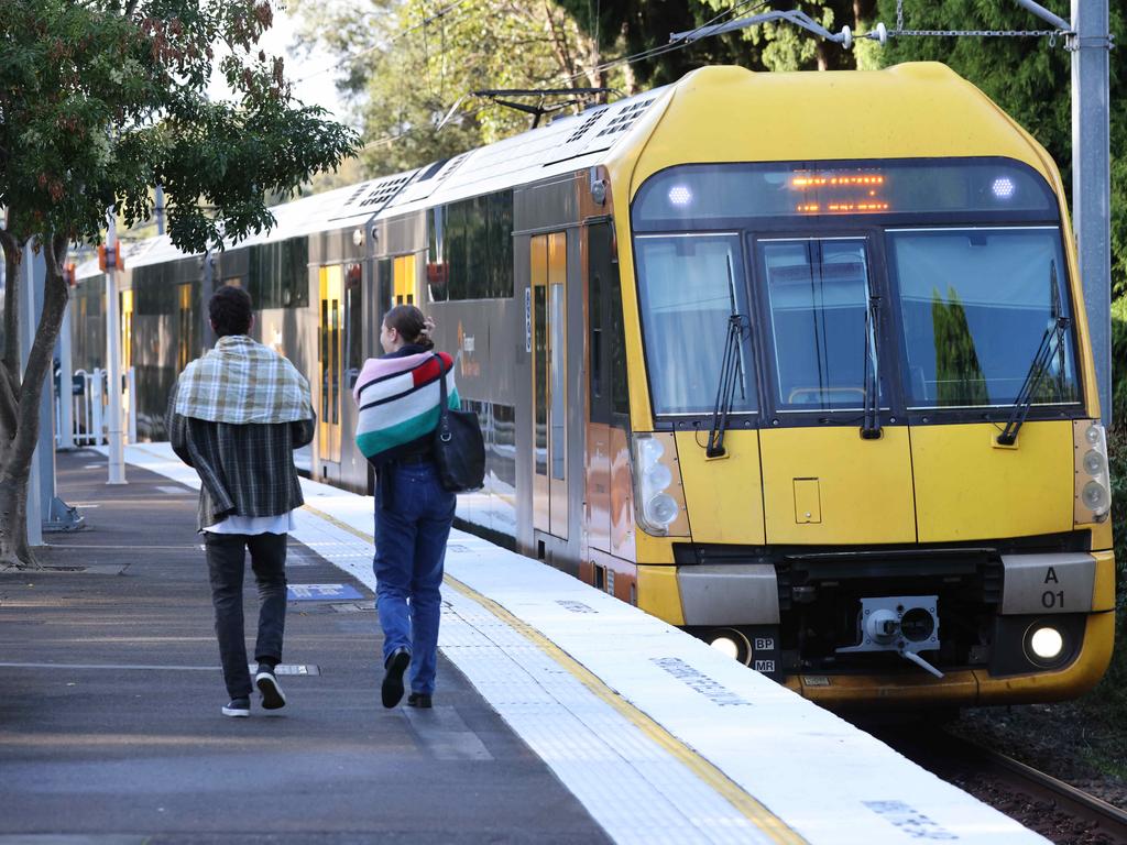 The government is reported to have conceded a major demand of unions, however planned action will go ahead pending a firmer commitment. Picture: NCA NewsWire / David Swift