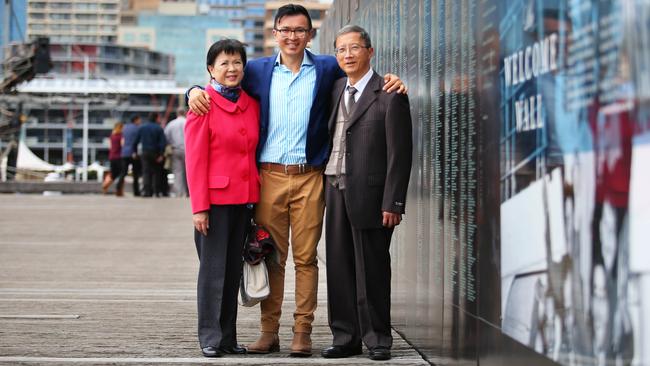 Dr Lin Hu with his parents Taihang Fan (left), Guorang Hu (right), whose names were unveiled on the Welcome Wall at the Maritime Museum on Sunday.