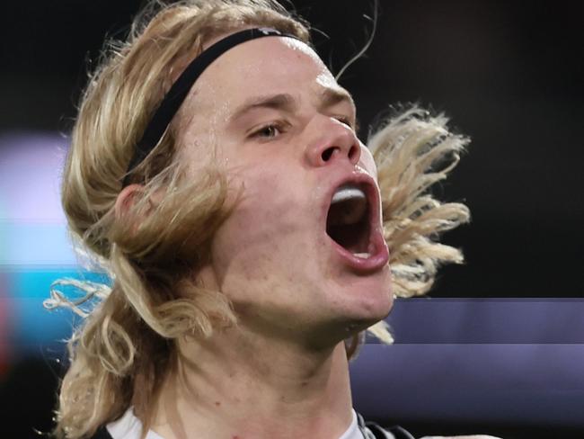 ADELAIDE, AUSTRALIA - MAY 30: Tom De Koning of the Blues celebrates a goal during the 2024 AFL Round 12 match between the Port Adelaide Power and the Carlton Blues at Adelaide Oval on May 30, 2024 in Adelaide, Australia. (Photo by James Elsby/AFL Photos via Getty Images)