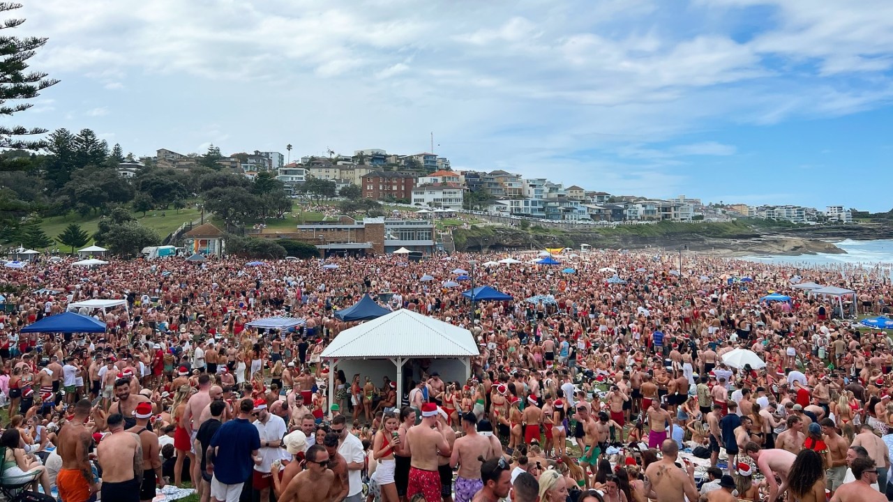 Locals left outraged after thousands flocked to Bronte Beach in Sydney